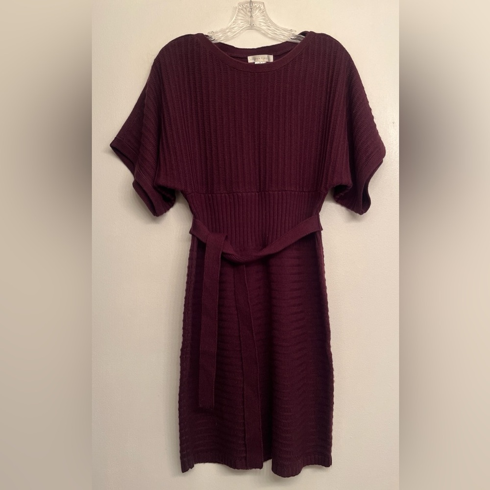 LONDON TIMES burgundy ribbed knit dress with short sleeves and a self-tie belt M